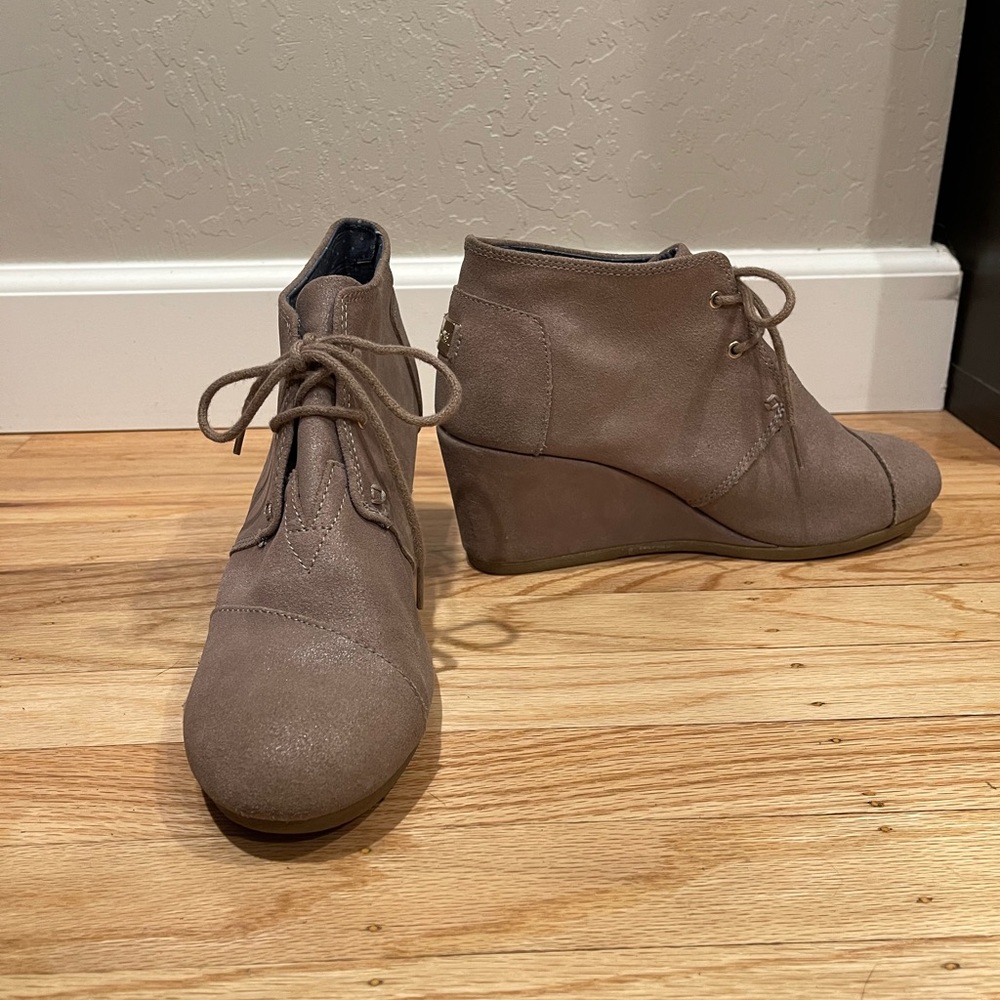 Tom’s Gray Leather Wedge Booties